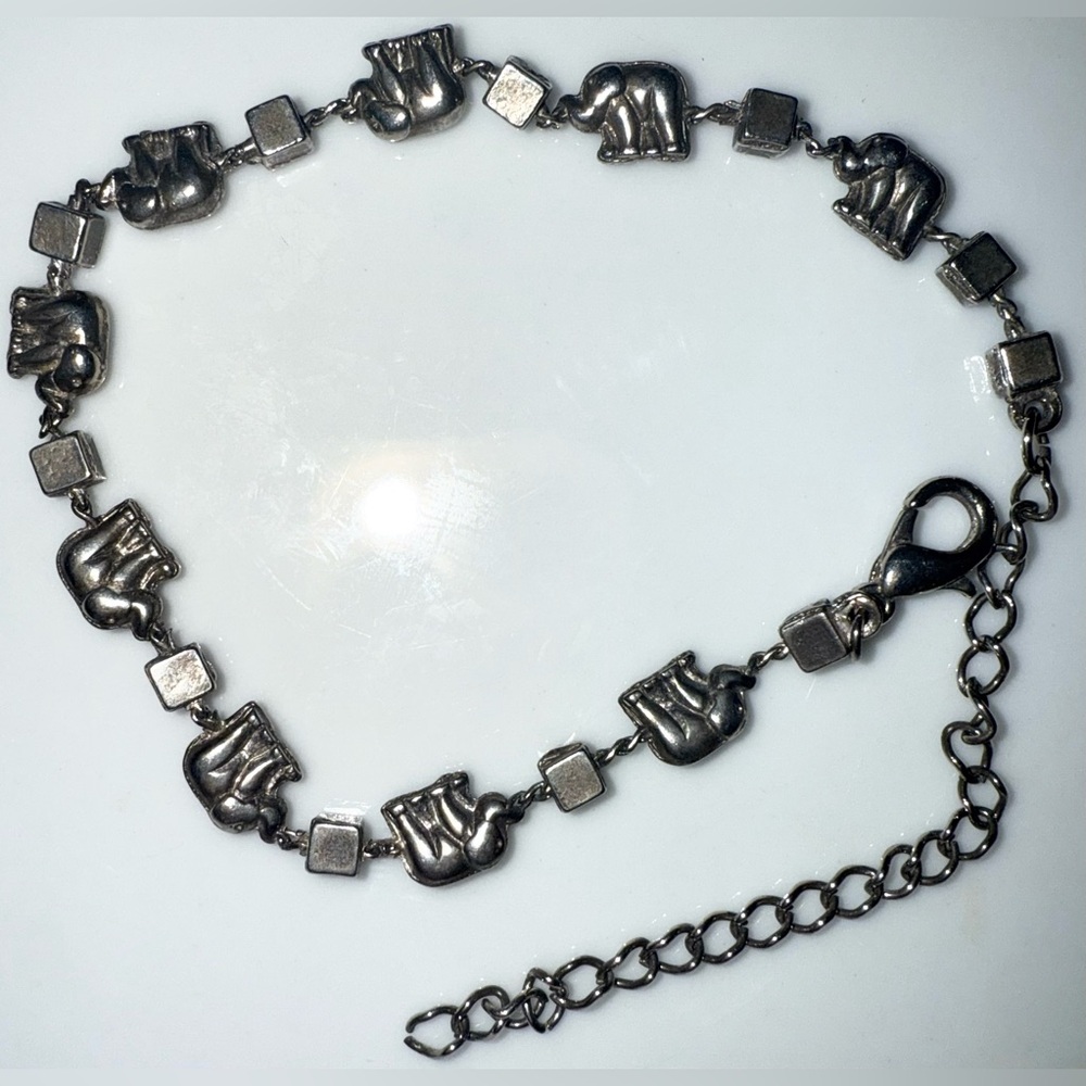 $5 Vintage Silver Elephant Charm Bracelet~New~$5 WHEN BUNDLED WITH 3 MORE ITEMS